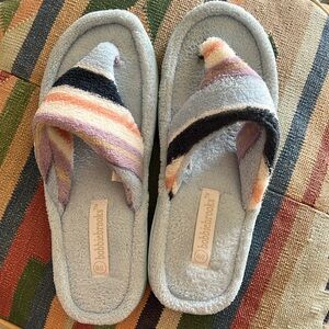 Soft fuzzy flip flop slippers Size 7/8
